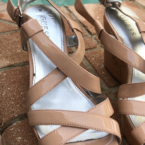 Cute Guess patent strappy wedge sandals - Picture 5 of 6